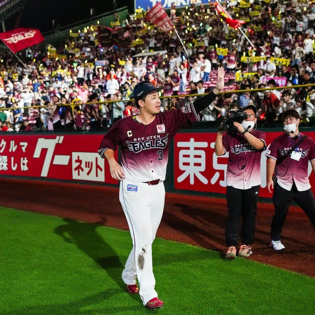 東北楽天ゴールデンイーグルスさんのインスタグラム写真 - (東北楽天ゴールデンイーグルスInstagram)「⚾️  浅村栄斗選手が26本塁打で最多本塁打者賞を獲得㊗️✨✨ 2020シーズン以来2度目の獲得です🌈🌈  #rakuteneagles #浅村栄斗」10月11日 12時32分 - rakuten_eagles