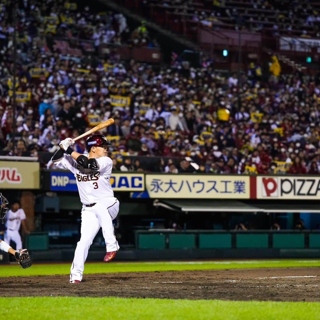 東北楽天ゴールデンイーグルスさんのインスタグラム写真 - (東北楽天ゴールデンイーグルスInstagram)「⚾️  浅村栄斗選手が26本塁打で最多本塁打者賞を獲得㊗️✨✨ 2020シーズン以来2度目の獲得です🌈🌈  #rakuteneagles #浅村栄斗」10月11日 12時32分 - rakuten_eagles