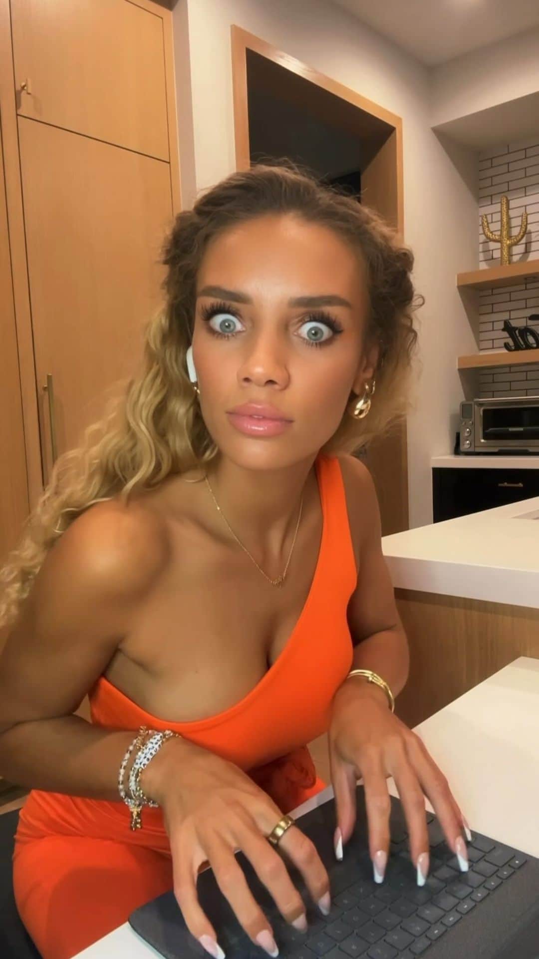 Jena Frumesのインスタグラム：「Did no girl ever💅🏽🤣」
