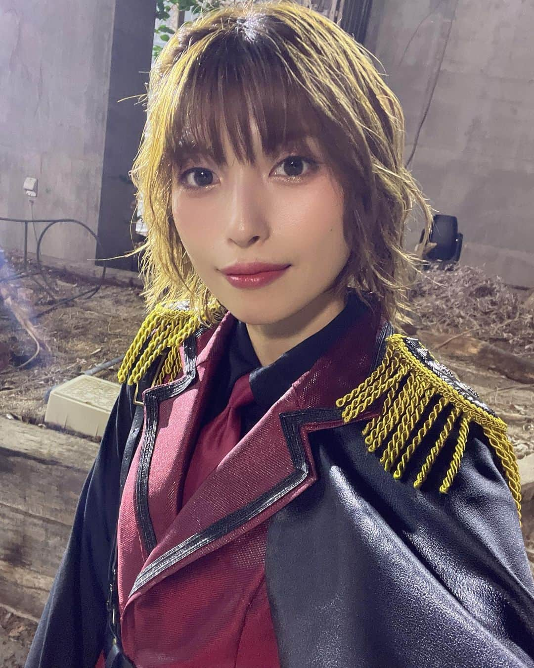 上杉真央のインスタグラム：「new single「Red Liberation」発売日🥳✨  MVもめちゃくちゃカッコイイので、ご覧くださいませ〜！  #fripSide #ひきこまり吸血姫の悶々 #ひきこまり #上杉真央」