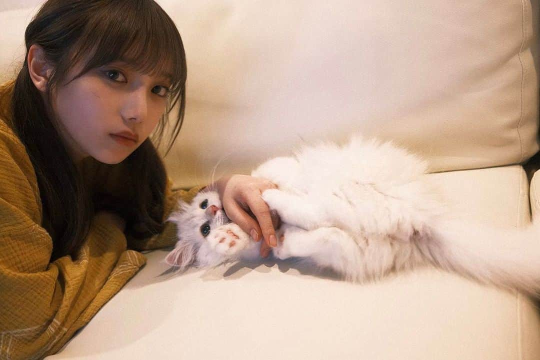 与田祐希さんのインスタグラム写真 - (与田祐希Instagram)「母と取り合いと撮り合いした時の写真😺 #大福」10月11日 12時46分 - yodayuuki_oimo