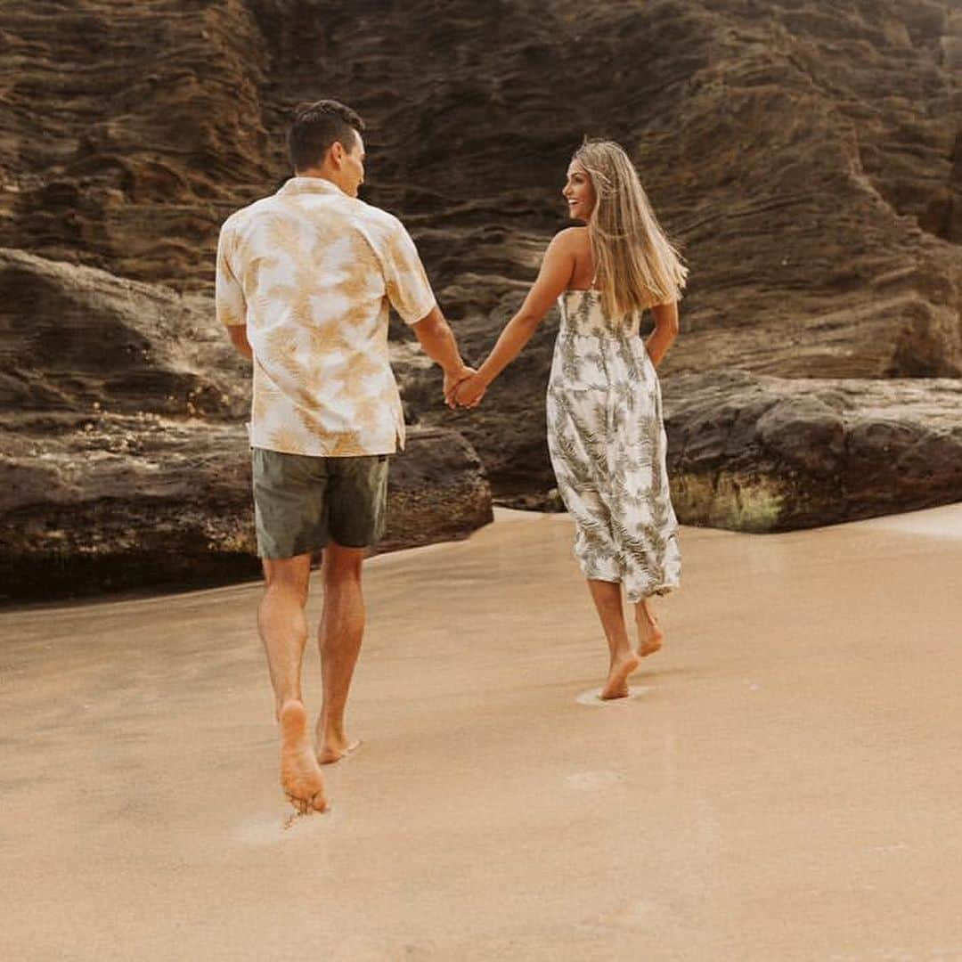 Angels By The Sea Hawaii Waikiki Based Boutiques ?Original clothing designed のインスタグラム：「Couple coordinate  パームリーフ✖️リボンデザイン🎀  Palm Leaves & Ribbons  スタイルアップが叶うデザインです👗 ⁡ 👗 Kali Leaves Dress 👕 Men’s Leaves Hawaiian Shirt 📸 @angelsbythesea  📍Hawaii  @angelsbythesea has been Hawaii’s resort fashion brand based in Honolulu, Hawaii, since 2010. Please visit our online store 🌺www.angelsbytheseahawaii.com Owner Designer Nina Thai (Miss Waikiki) @nina_bythesea (日本語勉強中📚🙇🏻‍♀️) Please feel free to tag your pic for a chance to be featured!  ハワイのリゾートファッション、 エンジェルズバイザシー はミスワイキキである Nina Thai によって作られたハワイオリジナルファッションブランドです🌴日本語ウェブサイトはこちら www.angelsbytheseahawaii.jp  ハワイやリゾートファッションが好きな人は是非私達のアカウントをフォローして下さい🙌また私達の商品をポストする際にタグ付けしていただいたら私達からリポストされるチャンスがあります  #angelsbytheseahawaii #angelsbythesea #resortwearw #hawaii #waikiki  #ハワイ #ワイキキ #カイルア #ラニカイビーチ #シンプルコーデ #エンジェルズバイザシーハワイ #エンジェルズバイザシー #リゾートファッション #ハワイ限定 #하와이스냅 #하와이허니문스냅」
