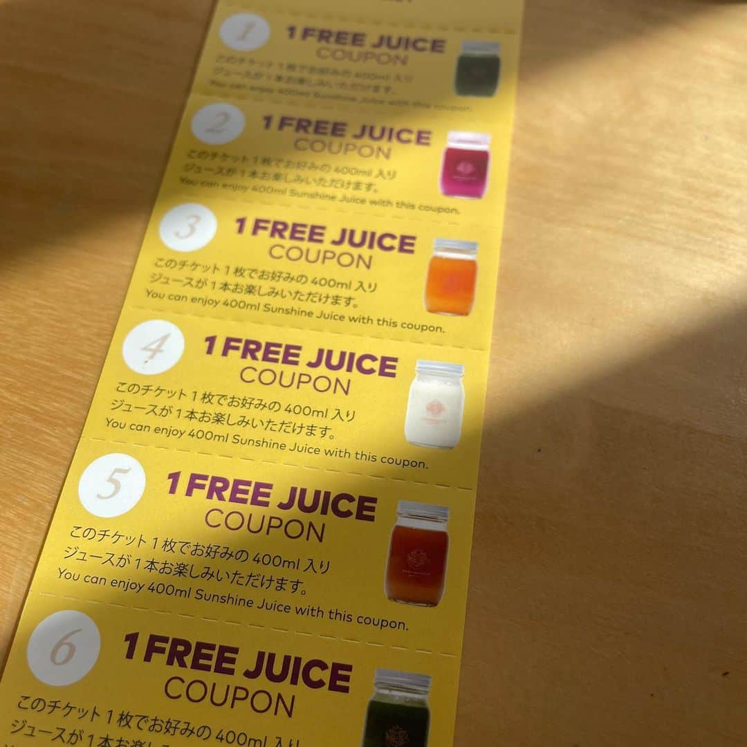 Sunshine Juiceのインスタグラム：「お得なチケットができました！  400mlのジュースが10杯分。 10枚綴りのチケットが¥12,000（税込）です。 恵比寿店と京都店でご利用いただけます。 （恵比寿店でチケットをご購入いただいた場合¥12,000分のポイントをおつけいたします）  チケット1枚でお好みの400ml入りジュースが1本お楽しみいただけます。 1日1杯の習慣にも、かさばらないお友達へのプレゼントにもぴったり😊  通常価格でのご購入よりも最大¥3,000分お得です！  ※チケット紛失の場合再発行はできません。 ※セットメニューや200ml、1Lのジュースにはお使いいただけません。  季節の変わり目にジュースで体調を整えてみませんか？ チケットは恵比寿店と京都店で販売しております。  #stayjuicy#sunshinejuice#サンシャインジュース#coldpreesedjuice#juicecleans#detox#コールドプレスジュース#クレンズ#ジュースクレンズ#ダイエット#断食#腸活#腸内環境#置き換え#ファスティング#デトックス#回数券#ジュースチケット」