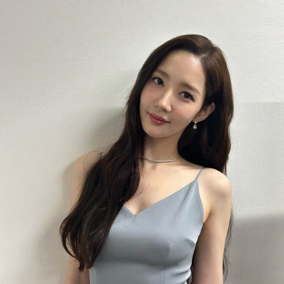 パク・ミニョンのインスタグラム：「🩶」