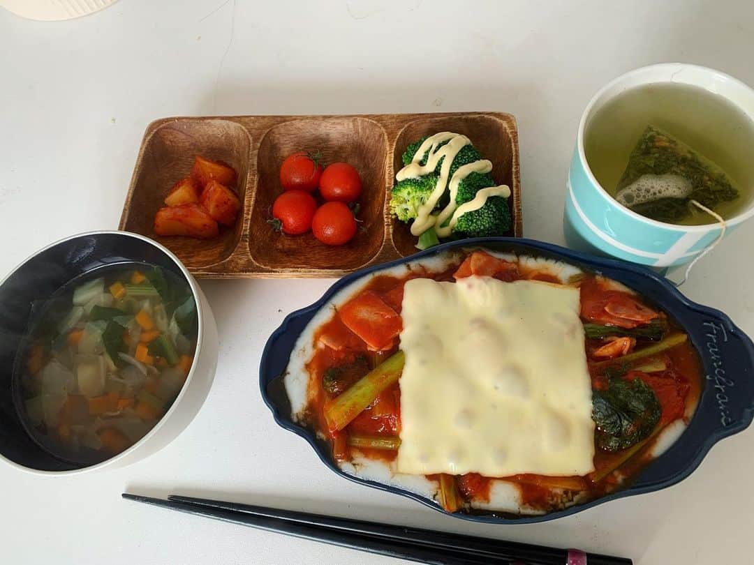 犬塚あさなのインスタグラム：「昨日のご飯はトマトクリームドリア☺️🫶クリーム作りすぎて溢れそうなのはご愛嬌☺️笑 美味しかったぁ〜♪」