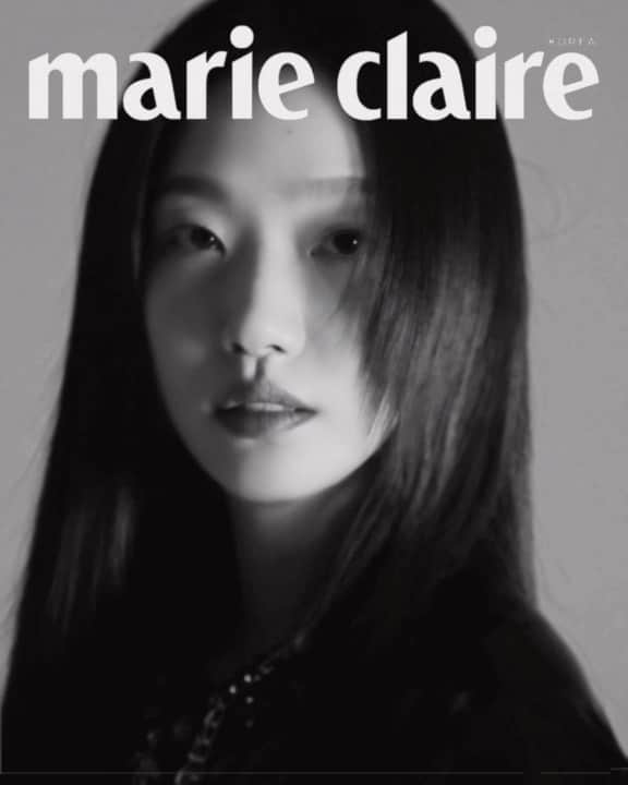 キム・ゴウンのインスタグラム：「@marieclairekorea @chanelofficial 🖤」