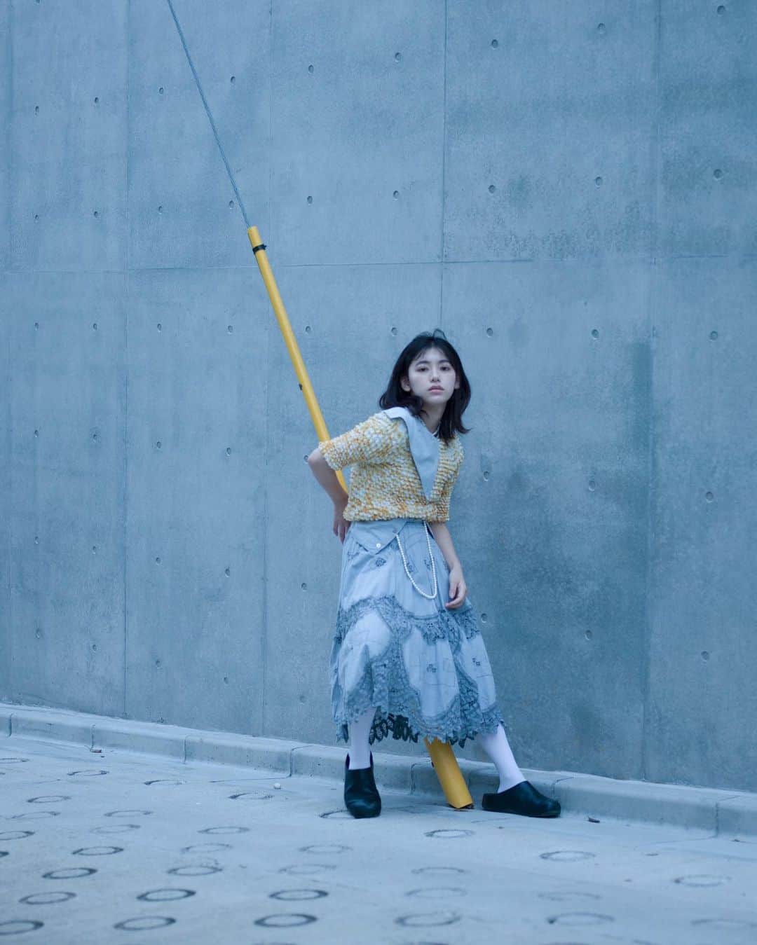 池田朱那のインスタグラム：「. ポップコーントップスって言うんだって かわいいわ⌄̈⃝  photographer/ @souta.kasahara stylist/ @arimi.n hair/ @miwasomeno」