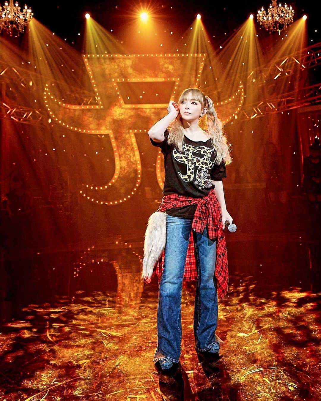 のインスタグラム：「完。  Next stageへ。。  #ayu25年の軌跡 #ayu25thanniversary」
