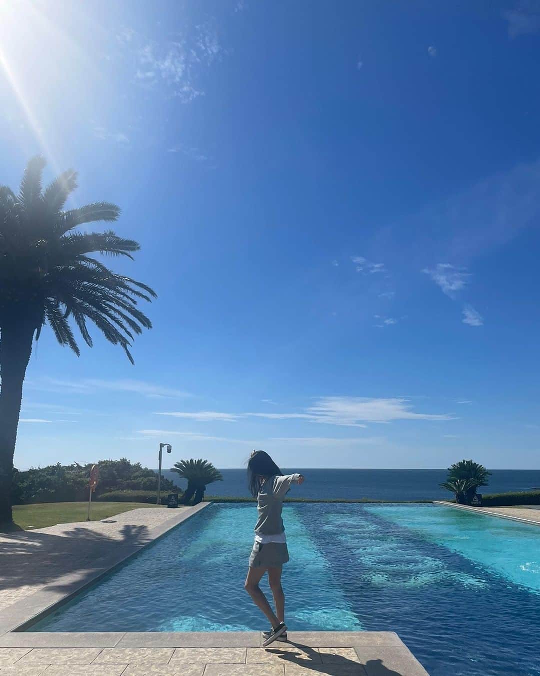 ファンウ・スルヘのインスタグラム：「덩실덩실 ~ 🤗  오늘도 따스한 하루하루 보내세요 🙏😍」