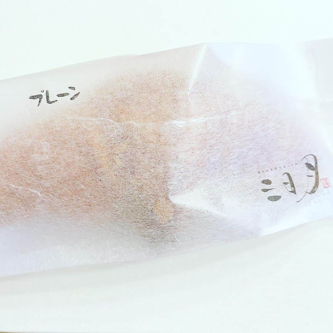 平野由実さんのインスタグラム写真 - (平野由実Instagram)「お土産にもらったクロワッサン🥐  冷凍保存できるみたいです。 他にもいろんな味がありました🥐 #袋から出して写真撮ればよかった」10月11日 14時03分 - yumi_hiranoo