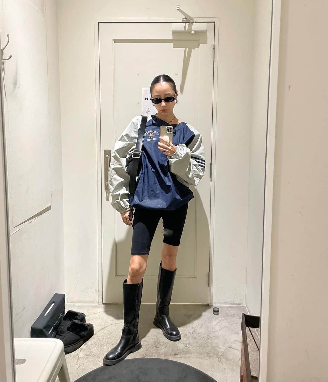 のインスタグラム：「・ この季節大好き🤍  プルオーバーって使えるよね！  古着屋巡りしたいモード入りました🤗  #Riena」