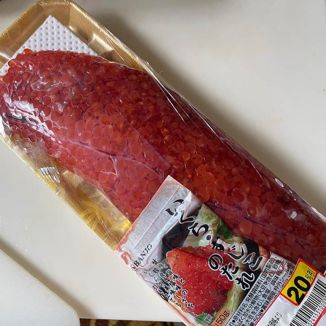 北原徹さんのインスタグラム写真 - (北原徹Instagram)「近所のスーパーで100g約五百円という安さだったので醤油漬けにしました♪  #手づくりは美味しい」10月11日 14時17分 - torukitahara
