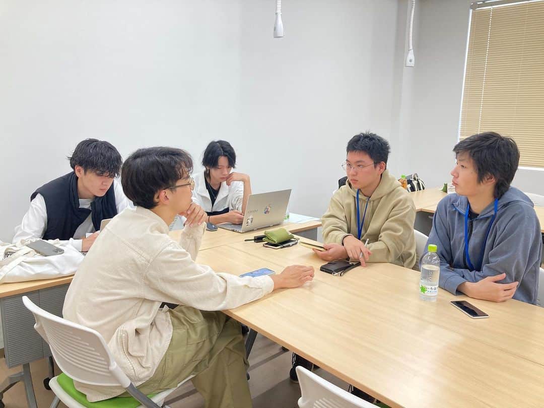 NCC新潟コンピュータ専門学校のインスタグラム：「【行事】大学園祭準備中🎉 11/3のNSG大学園祭に向けて、準備が進んでいます〜 この日は企画ごとに集まって今後の内容を打ち合わせ どんなイベントになっていくのかお楽しみに〜😆  #新潟コンピュータ専門学校 #nsgカレッジリーグ #オープンキャンパス #進路研究 #専門学校　#新潟　#古町  #デザイン #映像 #3dcg #イラスト #ゲーム #web #システム #プログラマー #エンジニア #ai #ロボット #eスポーツ #nsg大学園祭」