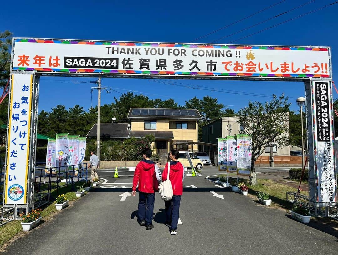 渡部桂太さんのインスタグラム写真 - (渡部桂太Instagram)「かごしま国体🐖🌋🏁 ボルダー13位 リード20位 どちらも予選敗退でした。 前十字靭帯断裂から約5ヶ月 靭帯再建手術から約4ヶ月 全然治ってない左膝引っ提げて国体に出場  今回はリードだけの出場と意気込んで、練習もリードしかしてなかったのに。 ボルダーの課題が余りにも登れそうで…そしたら1・3課題完登しちゃって…着地やべ〜なってなったけど、後転しながらの着地で事なきを得ました💦🤸  リードは前腕張る前に体幹ヨレちゃって😵 結局、ボルダラーなんだと実感  こんな中途半端なパフォーマンスしか出来ない自分と 出場してくれた、相方の瑞貴ちゃん @uki.uki_mizuki  ありがとう🙏 感謝  久々の方々にも会えて楽しかった〜 また来年佐賀でお会いしましょう👋  @lasportivajp  @calzegmjp  #かごしま国体  #スポーツクライミング  #ボルダー #リード #チーム三重  #ACL #前十字靭帯断裂  #術後4ヶ月」10月11日 14時23分 - keita_watabe