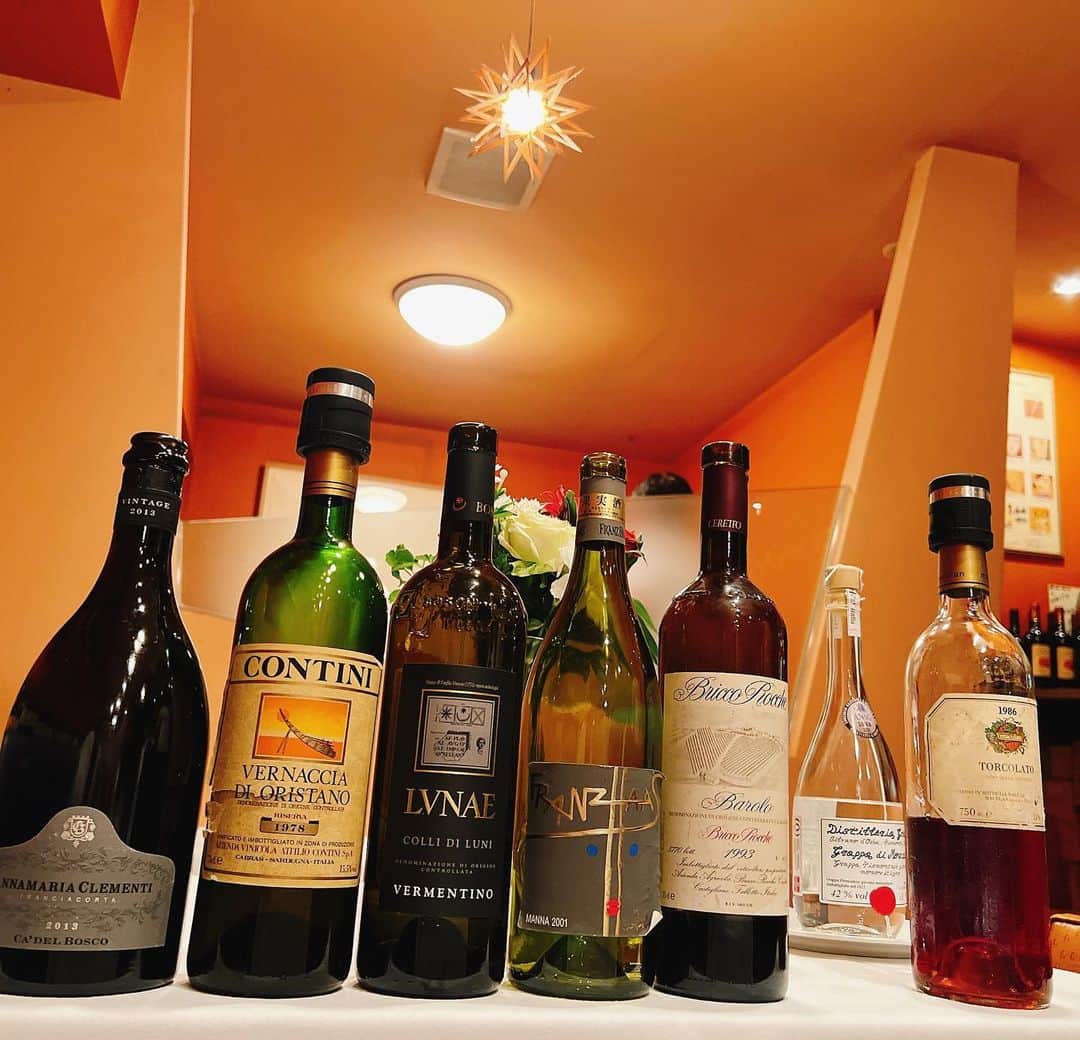 ミズノマリのインスタグラム：「🍷 西麻布ヴィーノ・デッラ・パーチェにて。 素晴らしいラインナップで飲ませていただきました！ 美味しいワインとお食事が 心に身体に沁み入り 疲れも吹っ飛んだ！☺️  #4軒目はほぼ寝てた😴 #最後のクレーンゲームで目が覚めた」