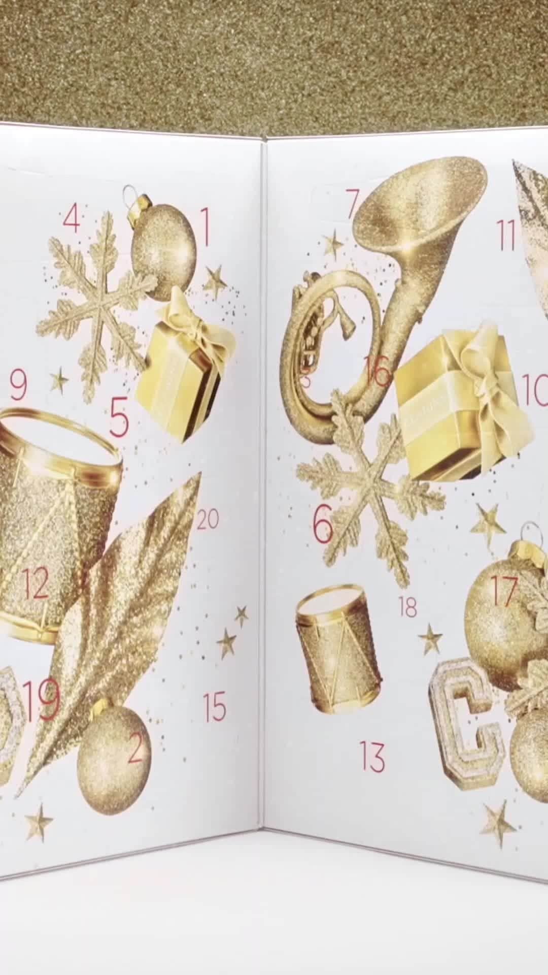 Clarins Australiaのインスタグラム：「It's time to start gearing into festive mode... why not start with our treat-filled 24-day advent calendar? Head to clarins.com.au now to shop yours! 🎅⁣ ⁣ #ClarinsHoliday #AdventCalendar #Clarins #Beauty #Holiday」