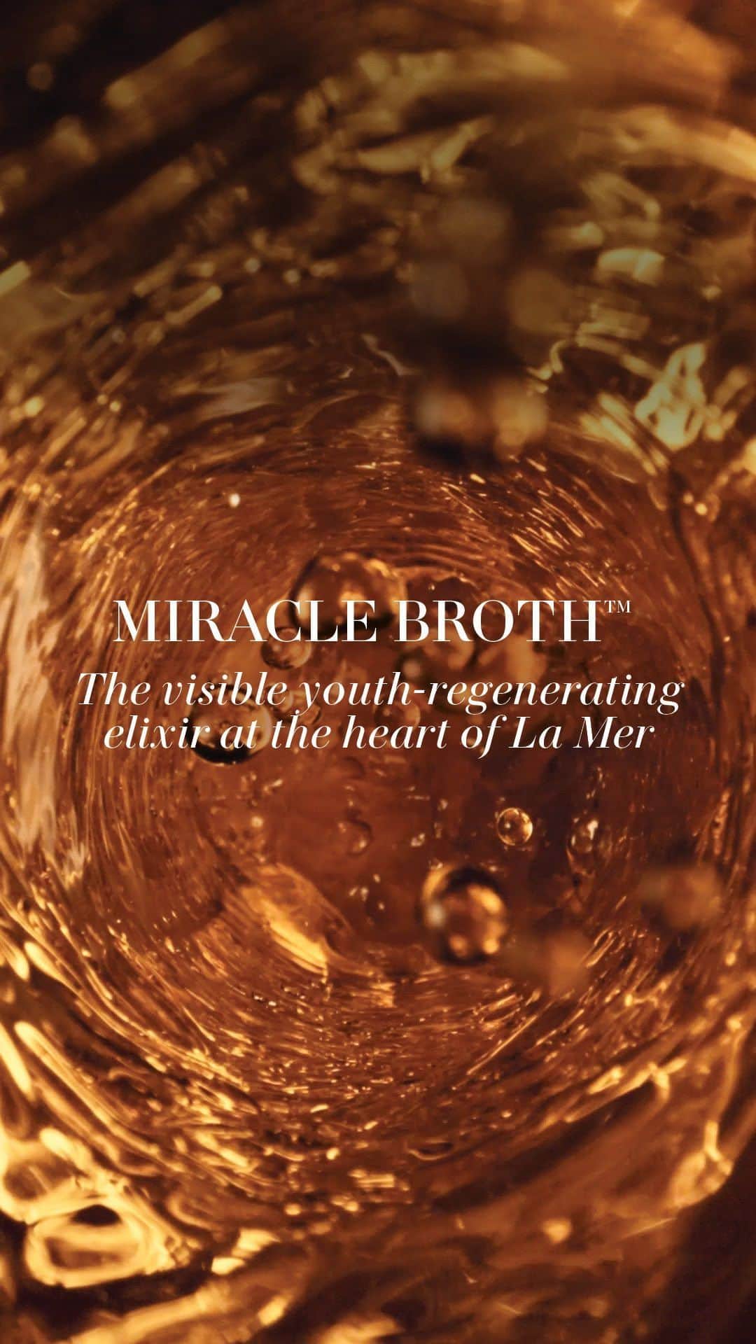 ドゥラメールのインスタグラム：「Scientists at the Max Huber Research Labs continue to discover more benefits of visible youth-regenerating Miracle Broth™ – the proprietary elixir that stabilizes, strengthens and recharges skin for a youthful look.   Discover more at LaMer.com. #LaMer #LaMerSkincare #CremedelaMer #MiracleBroth」