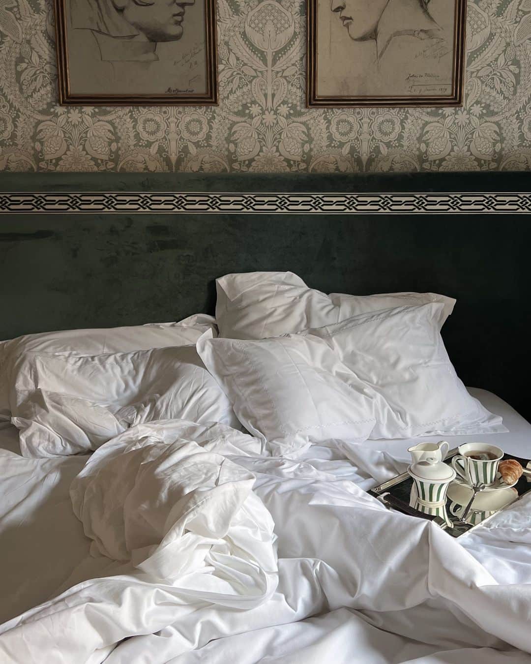 Carin Olssonのインスタグラム：「Waking up at @roccofortehouse」