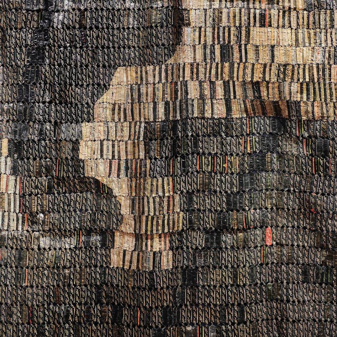 クリスティーズさんのインスタグラム写真 - (クリスティーズInstagram)「'I let the material lead me. If it can't say something, then it better not be made to say it' - El Anatsui.⁣ ⁣ Spanning three-and-a-half metres across, 'Warrior' is a grand, shimmering example of El Anatsui's iconic bottle-top sculptures.⁣ ⁣ Made from thousands of flattened aluminium bottle-tops threaded together with copper wire, it represents a development in these works in its depiction of a legible human figure.⁣ ⁣ 'Warrior' will be offered in the 20th/21st Century: London Evening Sale this Friday, the same week the artist's  Turbine Hall commission at Tate Modern has been unveiled.⁣ ⁣ El Anatsui 'Warrior' (2015). Estimate: £700,000 – £1,000,000.⁣ ⁣ 📍20th/21st Century: London Evening Sale | Live Auction: 13 October, London.⁣ ⁣ #Frieze20 #ThisisLondon #londoncreates #elanatsui」10月12日 0時12分 - christiesinc