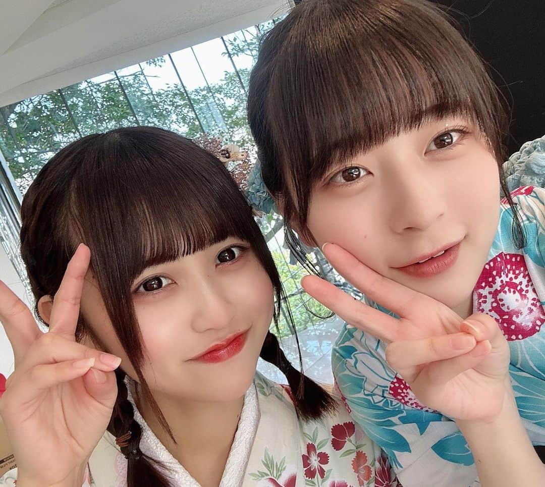 比嘉ゆめののインスタグラム：「おとちゃんお誕生日おめでとう🎂  今日はメンバーの森月おとはちゃんの お誕生日です！  おとちゃんはふわふわな女の子だけど 1番何考えてるかわからなかったりする不思議なこです  いつもは控えめだけどみえないところでたっくさん努力してる！  あと自分から何かを発信しようしてなくても 素が面白くて周りがにこにこになります  例えば楽屋でみんなで真剣モードになってても おとちゃんが一言発すれば みんな一気ににこにこになっちゃうみたいな そんな魅力たっぷりな子です！  そして何より優しい！ 例えば楽屋に6種類お菓子があって 大体じゃんけんするかー！ってなるんだけど おとちゃんは「自分なんでもいいよ〜」っていつも言ってる  いつもパレパレの予定をまとめた予定表作ってくれたり、ライブのたびに毎回セトリを載せてくれたりありがとう  これからもよろしくね おとはらぶー！」