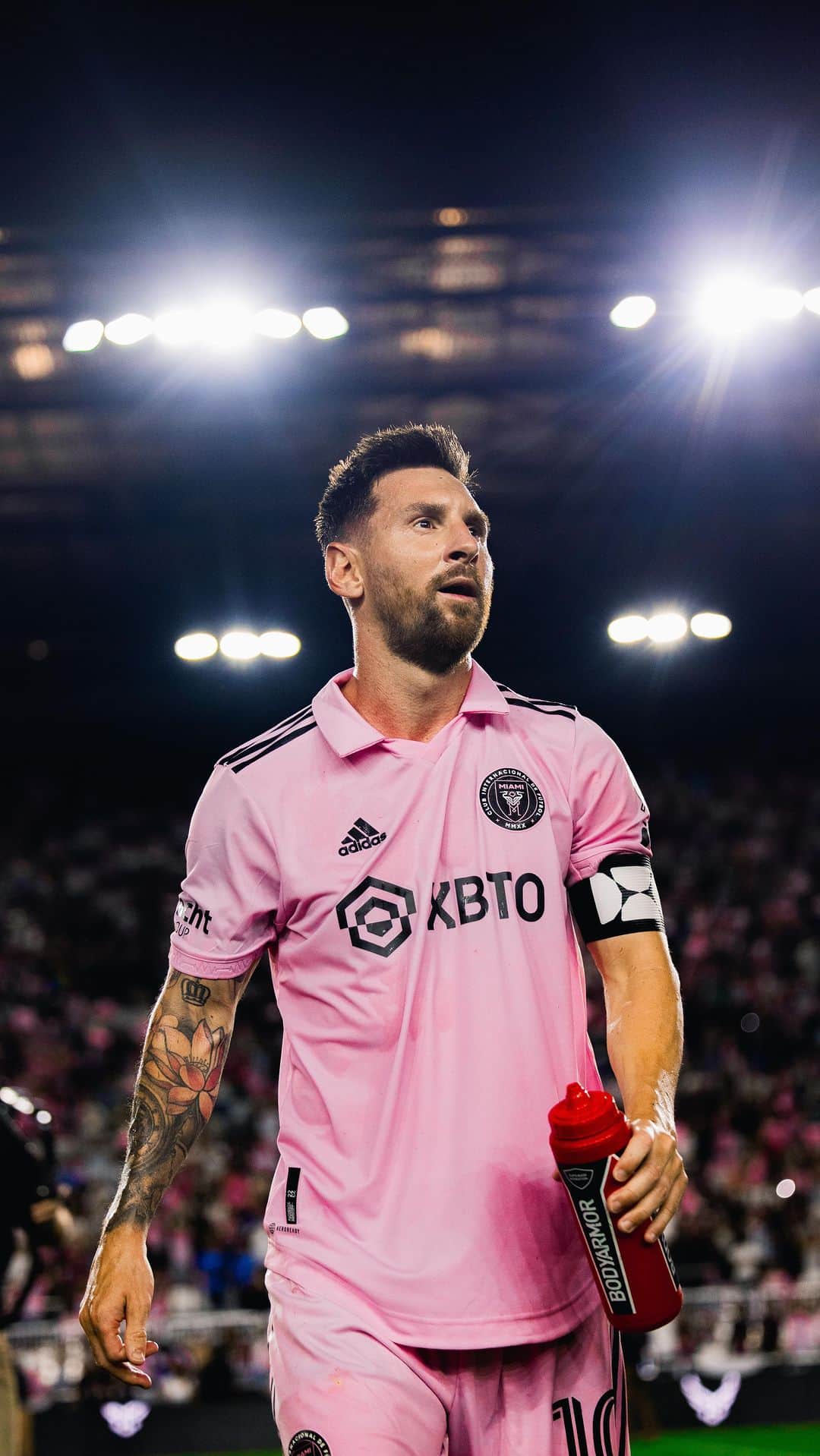 Major League Soccerのインスタグラム：「The World Champion's next chapter 🐐 // Un nuevo capítulo para el Campeón del Mundo 🇦🇷  'Messi Meets America' is streaming now on @appletv+   'Mess llega a Estados Unidos' ya está disponible en @appletv+」