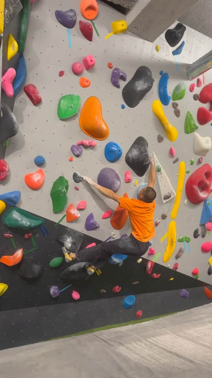 平山ユージのインスタグラム：「Opening session October 7th 2023 🎉🎉🍻🍻🍻㊗️ @urban_basecamp_shinbashi   Wall: Action directe Grade: V7/1D Holds: @squadraholds  Setter: @masayoshi_shimane   @basecamponlineshop  @basecamp.import  @bc_mgmt  @thenorthfacejp  @beal.official  @carbongrip  @climbskinspain  @urban_basecamp_shinbashi  @basecamp_higashimurayama  @basecamp_tokyo_edogawabashi  @basecamp_tokyo_kinshicho  #shinbashi #toranomonhills #新橋　#新橋ボルダリング #虎ノ門ヒルズ #ボルダリング　#10月7日 #リニューアルオープン #neverstopexploring #tnfathletes #tnfjp #ザノースフェイス」