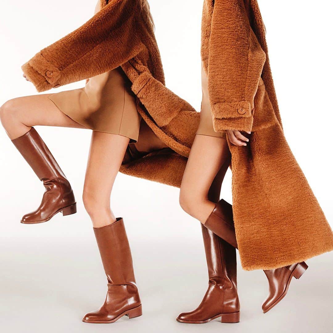 Aquazzuraのインスタグラム：「Time to embrace fall. Boost life into your cold wardrobe with Aquazzura’s Sellier Boot: an elegant leather boot flat in a soothing cinnamon hue, crafted for everyday use.  #AQUAZZURA  #AQUAZZURABoots」
