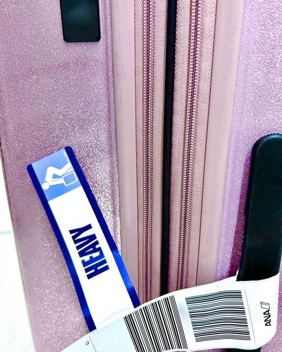 のインスタグラム：「heavy貼られて無事に帰国いたしました✈️  ただいま🇯🇵」
