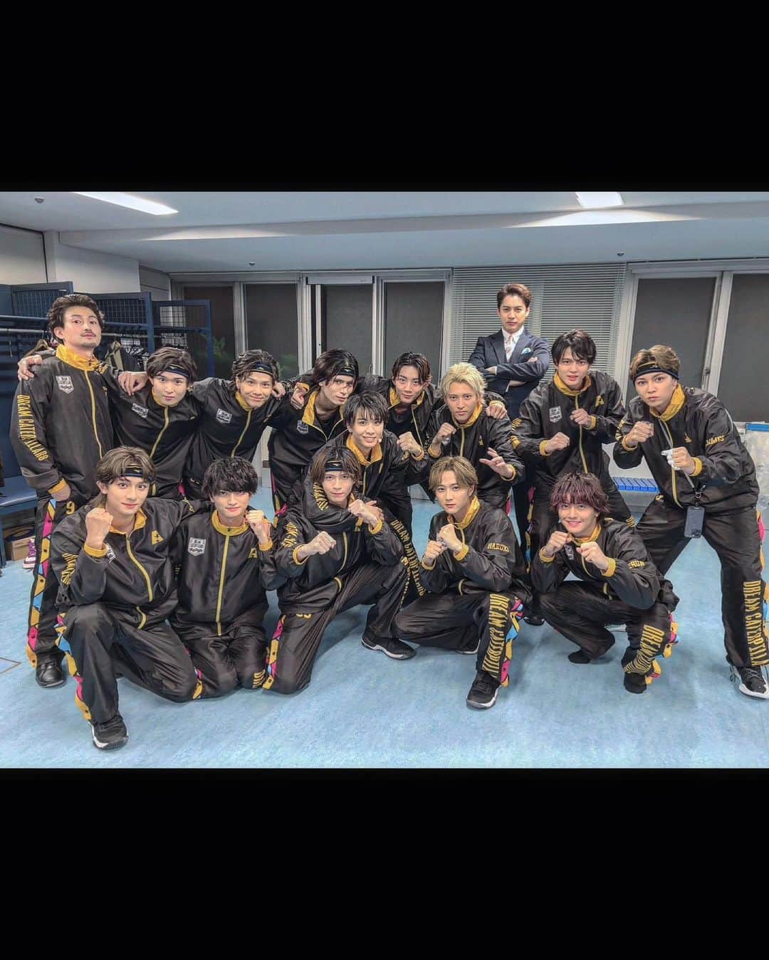 松田凌のインスタグラム：「ACTORS⭐︎LEAGUE in Basketball 2023 皆様ご声援ありがとうございました  スポーツでしか得れない力がありますね DC.SSどちらも皆素晴らしい 皆の涙に胸が熱くなりました またやりたいなと そして本当に沢山のスタッフの皆様も携わっていて 帰る際も各所スタッフチームがこんなにも多くいらっしゃるのかと驚きました  皆々様に感謝ですね どうかゆっくり休んで下さいませ  恐縮ながら賞まで頂きまして バチュケ、ありがとね＾＾  #actorsleagueinbasketball2023  #バチュケ賞 #9」