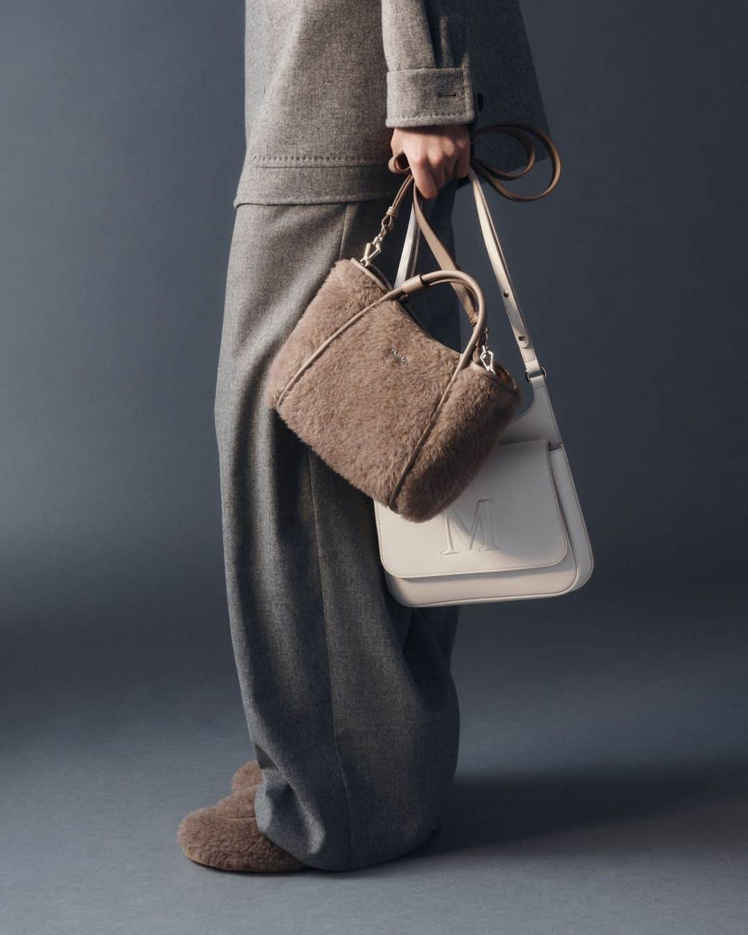マックスマーラのインスタグラム：「#MaxMaraTeddyTen is taking over this season's accessories in celebration of the 10 year anniversary. Discover the curated edit of shoes, handbags, hats and more in-store, online or #MaxMara pop-ups. Explore more at the link in bio.」
