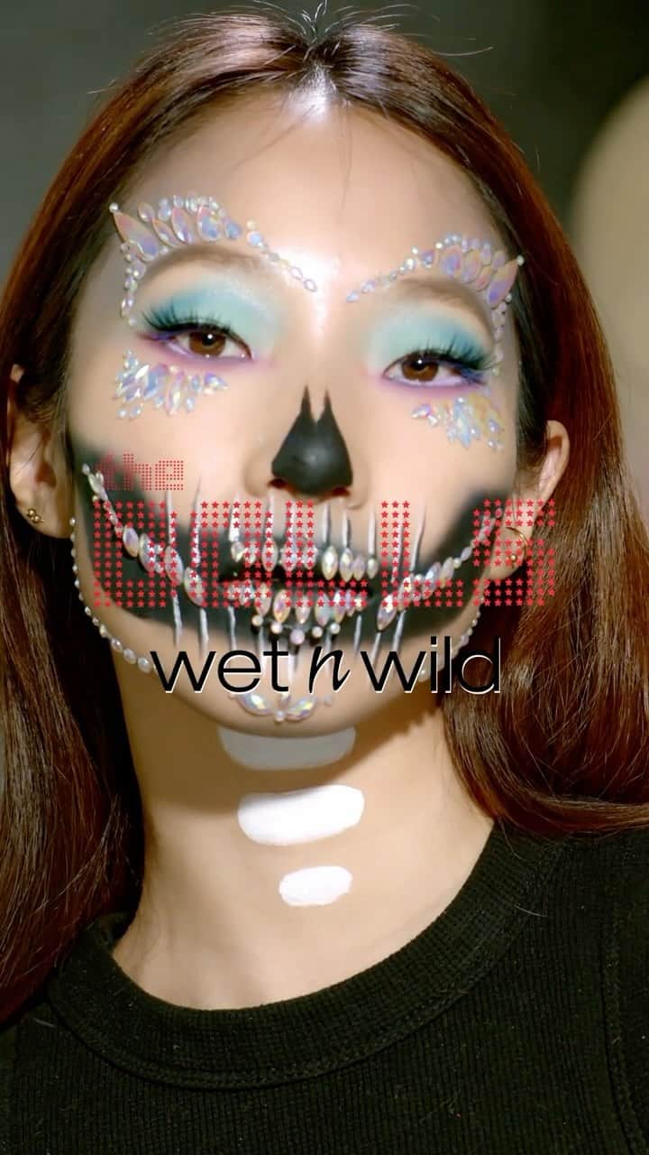 wet'n wild beautyのインスタグラム：「Exchange your vows as the Dead Bride Doll 👰‍♀️💀⁠  💎 Gem Face Mask ‘Stone Cold Witch’ & ‘Chilled to the Bone,’ Paint Palette ‘Smokey,’ Paint Tube ‘Skull White’ & ‘Horror Night,’ Contour Palette ‘Zombie Apocalypse’⁠  👁️ Liquid Eyeshadow ‘Witching Hour’ & ‘Blue Moon,’ Glitter Palette, False Lashes ‘Enchanted’ & ‘Twilight,’ 10-Pan Palette ‘Hallow-Queen’⁠ ⁠ FM Now @Walmart @Amazon @cvspharmacy @ultabeauty and wetnwildbeauty.com 👻 #CrueltyFree #WNWSpookySeason」
