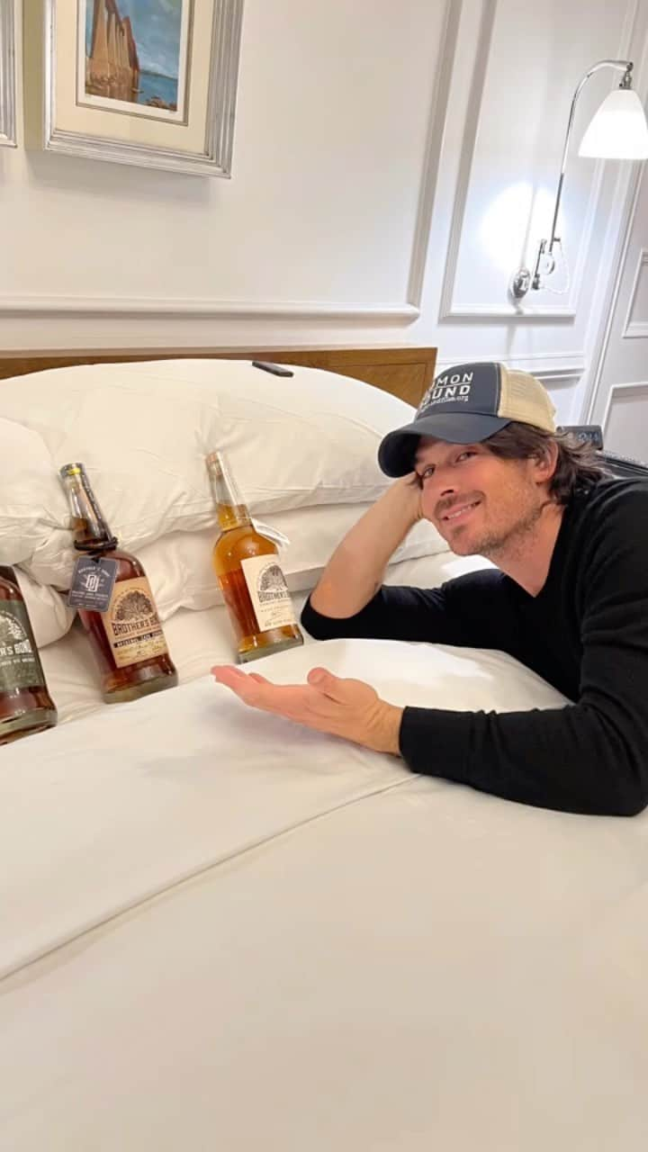 イアン・サマーホルダーのインスタグラム：「The boys are here! I was dreaming about the day we would bring @brothersbondbourbon to Scottish soil. A magical whisky making land 🥃」