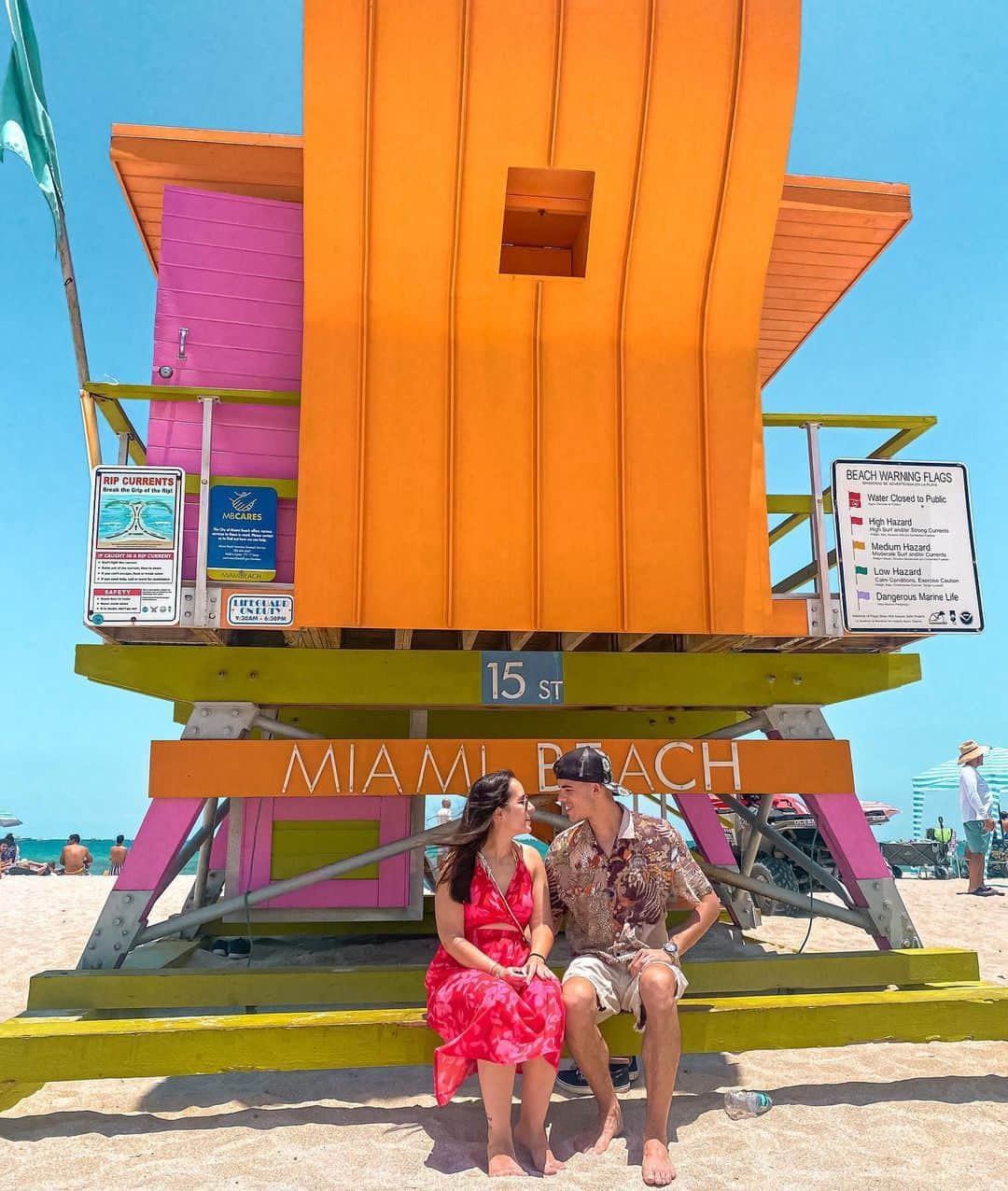デルタ航空のインスタグラム：「Miami is a mix of so many cultures, making it the perfect place to celebrate Latin and Hispanic Heritage Month. From food and music to art and history, it’s no wonder this city is considered the U.S. gateway to Latin America.   Head to our Instagram Stories to see recommendations from our friends @latamairlines to discover the magic of Miami.   Photo: @anotherboardingpass」