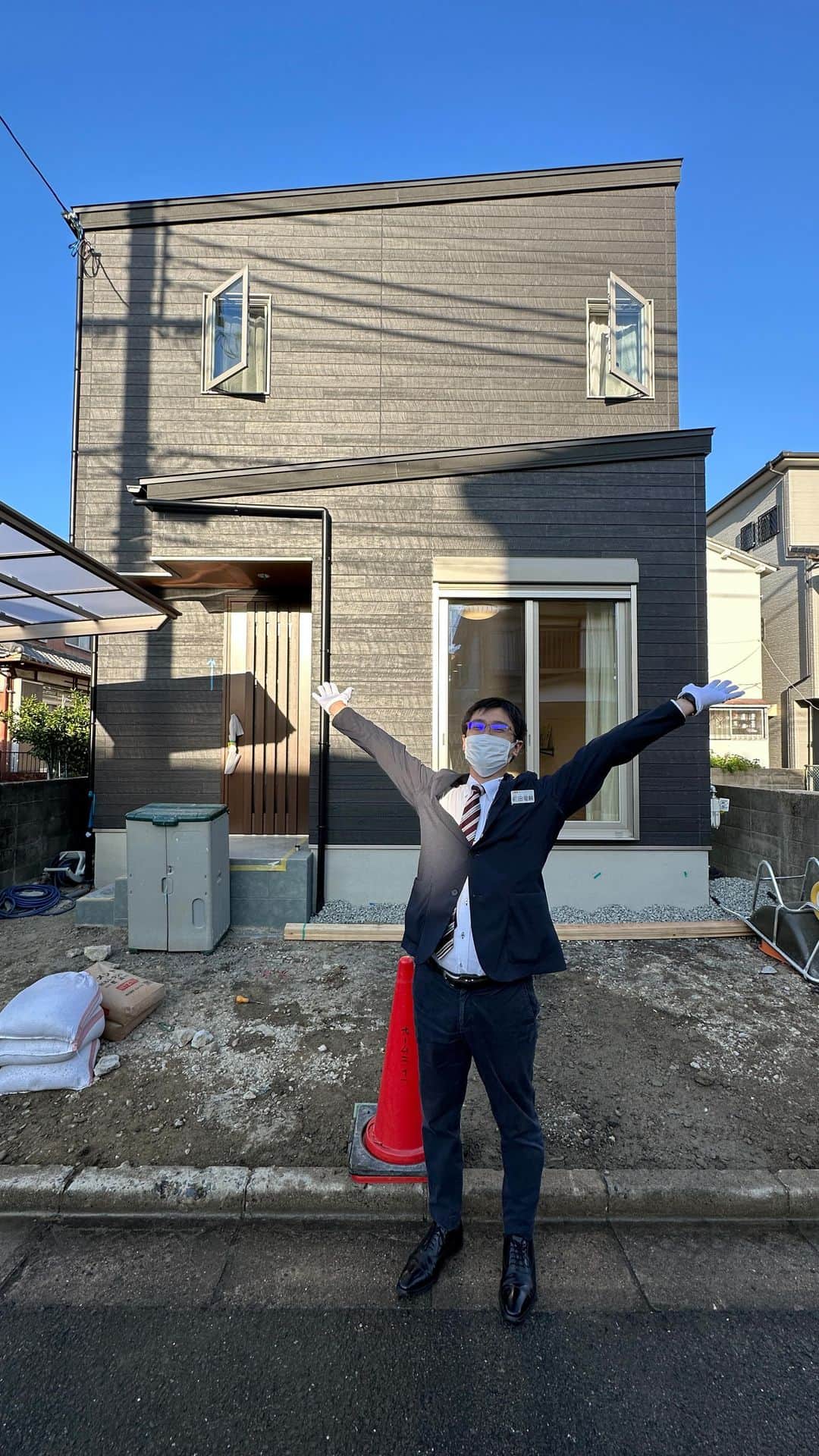 homelife 夢を叶える暮らし方のインスタグラム：「【箕面店】高槻市高垣町見学会会場 ブラック×木目のナチュラルなお家」