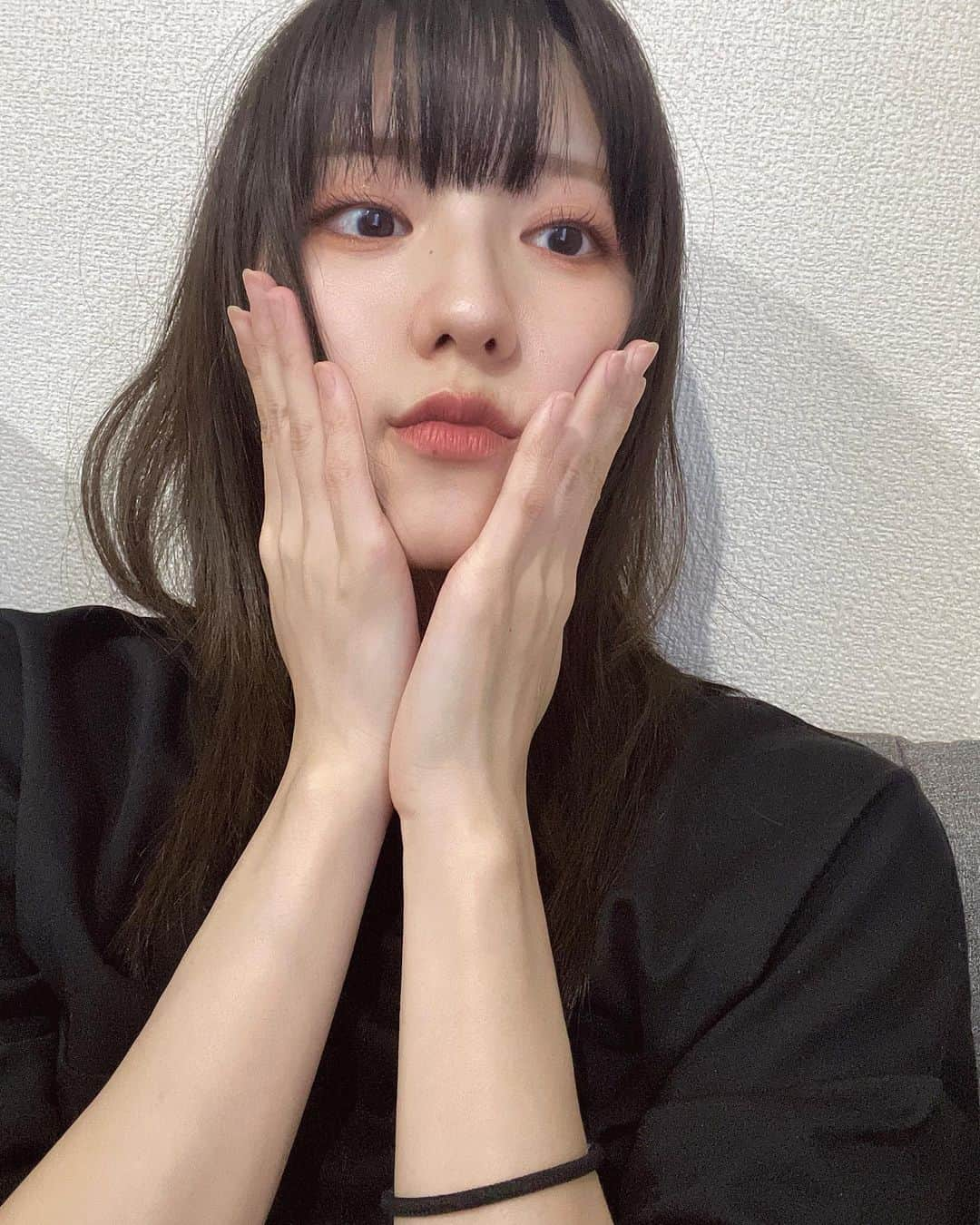 井尻晏菜さんのインスタグラム写真 - (井尻晏菜Instagram)「⁡ ⁡ ⁡ 仕事の前に毛布を洗濯🧺 昼間は気温が高かったので、割とすぐに乾きました。 ⁡ ふわふわだ〜！ ⁡ ⁡ 寒くなってきたから羽毛布団も出して これからの季節に向けてバッチリ対策🍁🍁 ⁡ ⁡ その前に秋花粉を仕留めないと ブタクサを許すな… ⁡ ⁡ ⁡ #🐷🌱」10月11日 16時29分 - ijirianna0120