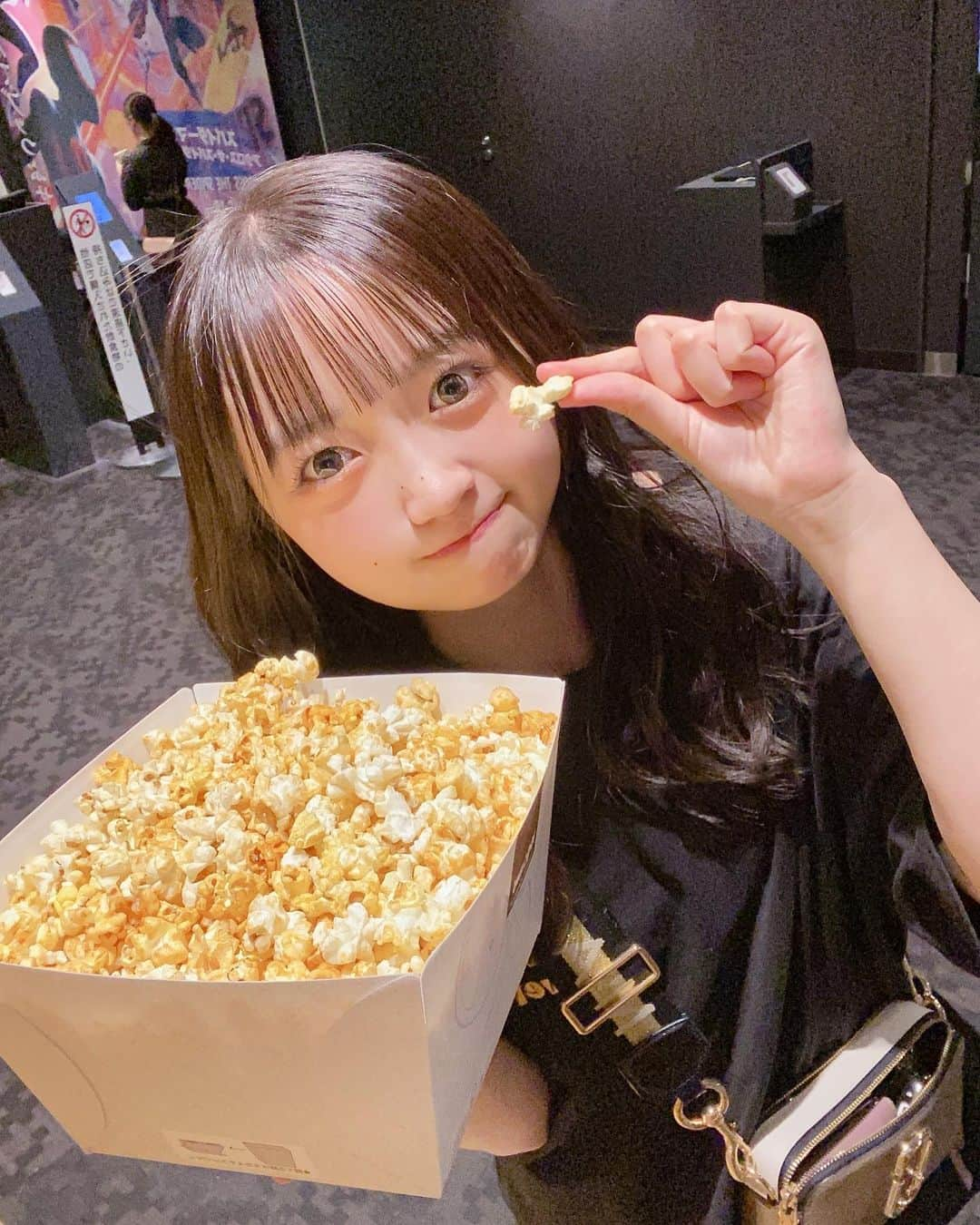 上田美夢さんのインスタグラム写真 - (上田美夢Instagram)「映画デートつれてってっ！‎꒰ᐡ⸝ɞ̴̶̷ ·̮ ɞ̴̶̷⸝ᐡ꒱♩  ┈┈┈┈┈┈┈┈┈♡┈┈┈┈┈┈┈┈┈┈  公式 @puregi_official  ・ ・ #PureGi #ぷれっぢ  #scawaii #エスカワ #レギュラーモデル #MIYU  #アイドル #オレンジ担当 #アイドルガーリー #フレンチガーリー  #秋冬コーデ #秋 #冬 #高校生 #JK #JKブランド #みゆまる #映画デート」10月11日 19時00分 - __m.u2525