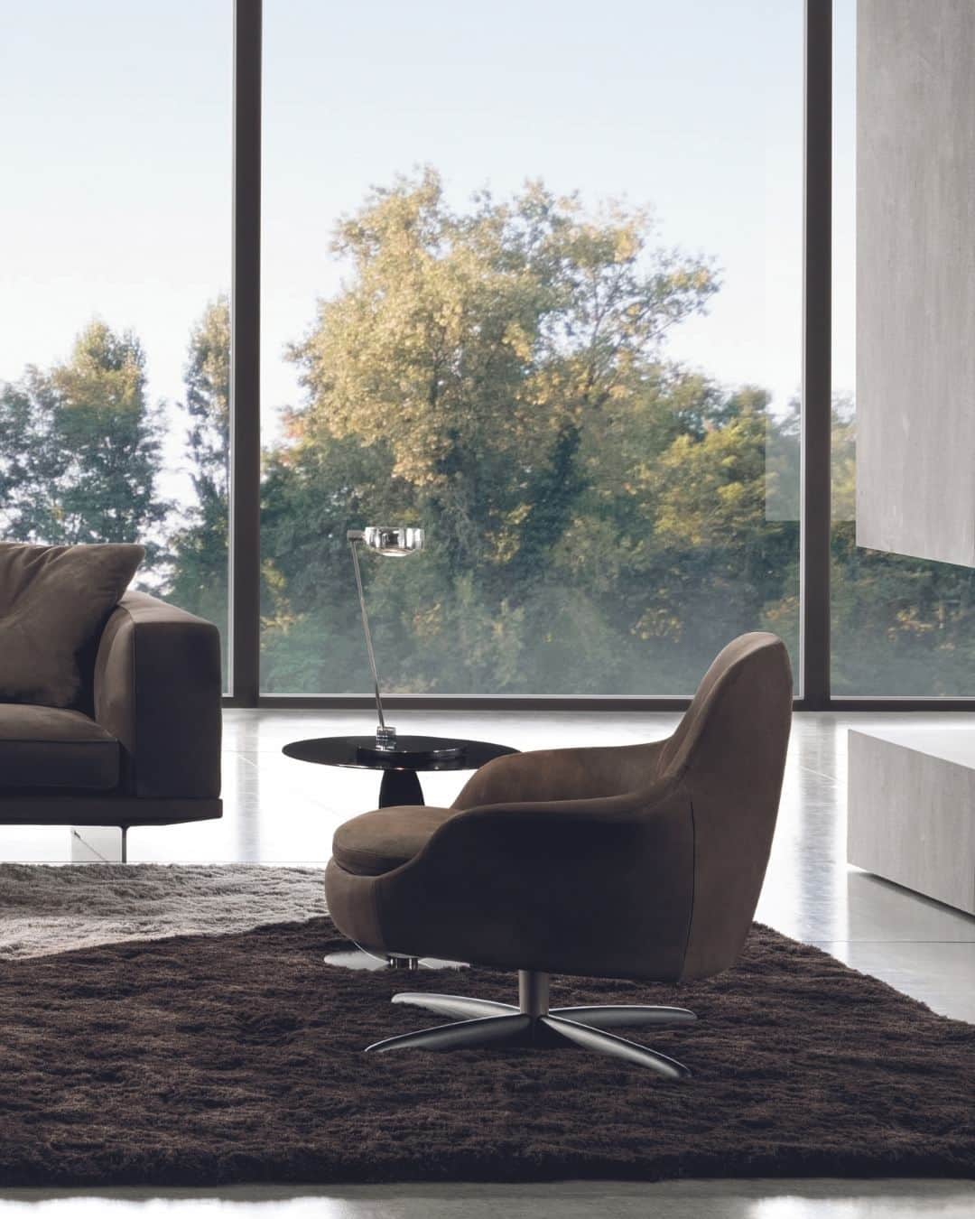 Minotti Londonのインスタグラム：「Part of the new 2023 Collection, the elegant and airy Sendai family of seats expands, with a new enveloping sofa, a comfortable swivel armchair with armrests and a footstool.  The new pieces enrich the collection, the expression of a new language for interpreting the living space, in both residential and Hospitality contexts.  The slender, harmonious solid wood shafts that characterise the Sendai family also become iconic elements of the sofa: the elegant, polished legs, the result of masterful cabinet-making skills, support the renewed, generous size of the upholstered volume, creating a light rhythm of vertical lines.  @inodasveje design.  Tap the link in our bio to explore Sendai.  #sendai #minotti #minottilondon #inodasveje #interiordesign #design #designlovers」