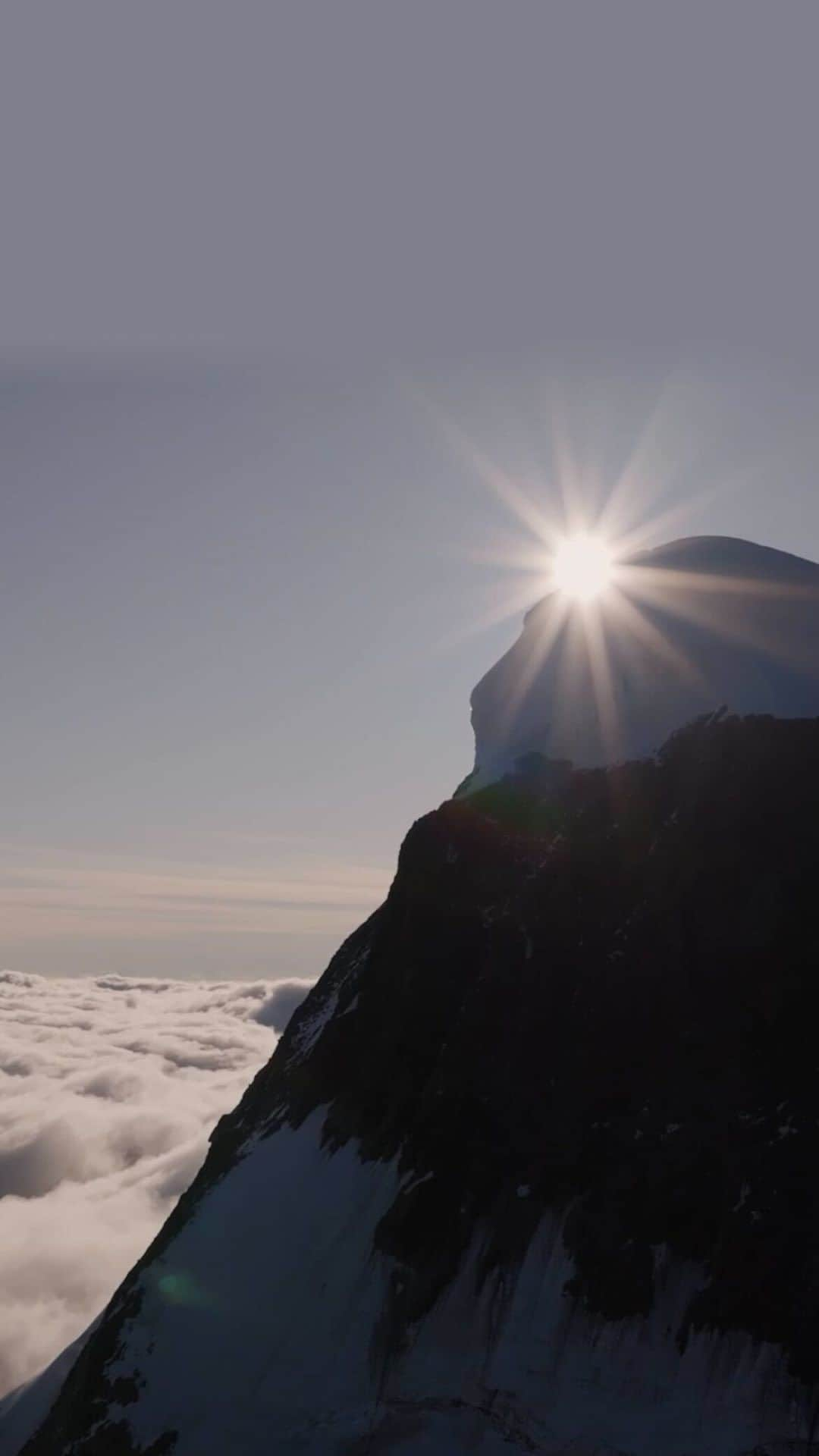 Descenteのインスタグラム：「The 2023/2024 Alpine Ski World Cup is kicking off at the end of October! With the start of the season just around the corner, we want to share the Swiss Ski Team's new racing suits and ski wear, designed to reflect this year's theme: sunrise. Much like the dawn of a new day, sunrise symbolizes the start of a new season and a new challenge.   DESCENTE has been contracted to supply the Swiss Ski Team since 1978, working closely with them for over 40 years to develop cutting-edge ski wear that improves skiers' performance, comfort levels and safety. DESCENTE uses innovative technology and fuctional design concepts to create sportswear that not only optimizes performance, but also uplifts the wearer - it's Design That Moves.   We look forward to supporting the Swiss Ski Team this season and beyond!   #descente #designthatmoves  #descenteski #swissskiteam #skiseason #ski #skiing #skilife #skiwear #wintersports #skiier」