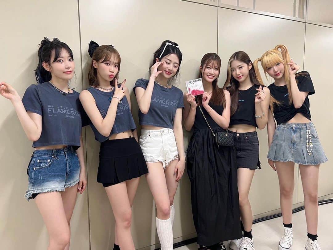 生見愛瑠のインスタグラム：「先日LE SSERAFIMさんのLIVEに遊びに行かせて頂きました！ はあ、、 可愛かった、、、 かっこよかった、、 眼福でした、、、  そしてなんと今朝解禁されましたが 新日曜ドラマ 【セクシー田中さん】の主題歌 にLE SSERAFIMさんのドレスコードが決定したみたいで本当に楽しみです、、、＾＾   #ドレスコード   #LE_SSERAFIM   #セクシー田中さん」