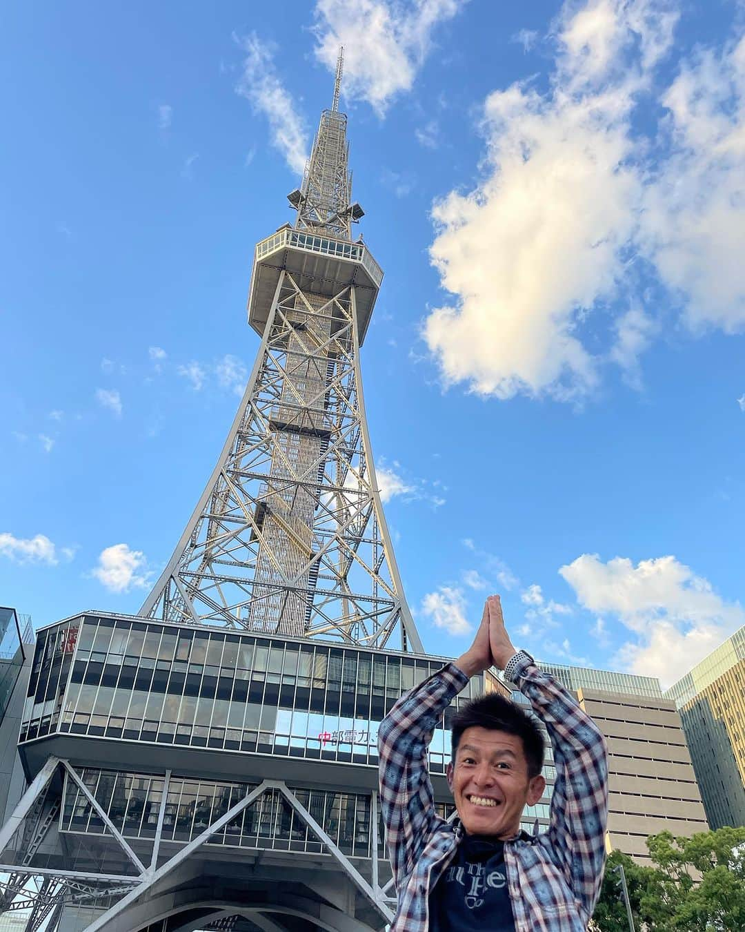 松山三四六さんのインスタグラム写真 - (松山三四六Instagram)「🗼  自腹で来ました😁  名古屋の 中部電力ミライタワー🗼  名古屋のTV塔です📺  明日は、 ダーツ🎯の旅 行き当たりばっ旅！  明日も ハートFMでお耳にかかりましょう🦻  #名古屋 #名古屋テレビ塔 #錦三 #heartfmnagoya #久屋大通パーク #heartfm #true810」10月11日 16時56分 - sanshiroumatsuyama