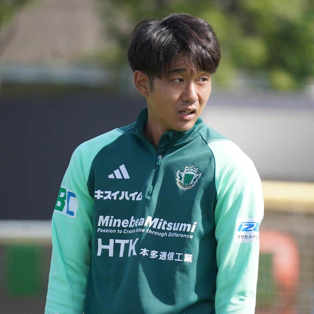 松本山雅FCさんのインスタグラム写真 - (松本山雅FCInstagram)「トレーニング写真をピックアップ📸🟢  #yamaga #matsumotoyamaga #ビクトル #小松蓮 #稲福卓 #村越凱光 #米原秀亮」10月11日 17時05分 - matsumoto.yamagafc