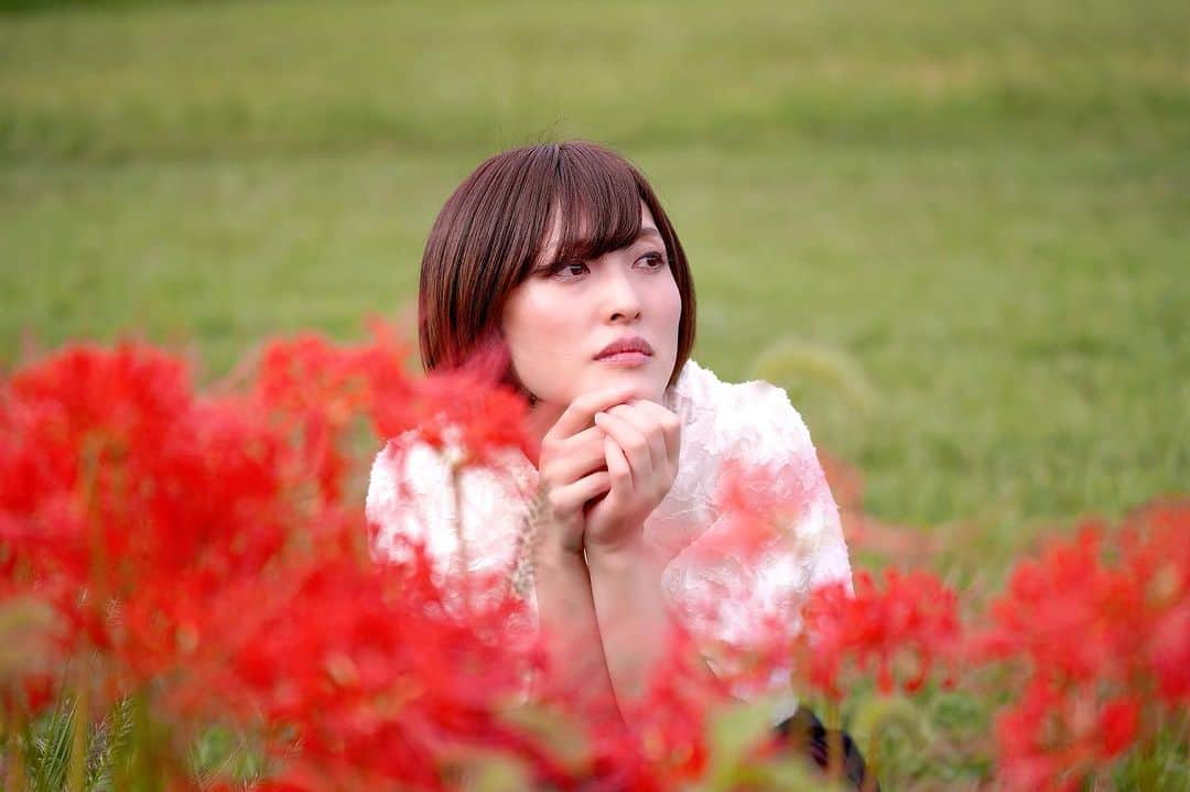 可愛ゆりあさんのインスタグラム写真 - (可愛ゆりあInstagram)「曼珠沙華🌺  #ポートレート　#ポートレート撮影 #ポートレートモデル　#portrait #曼珠沙華　#花と私　#プルクラ撮影会 #撮影モデル　#撮影会モデル」10月11日 16時58分 - smilrina.love