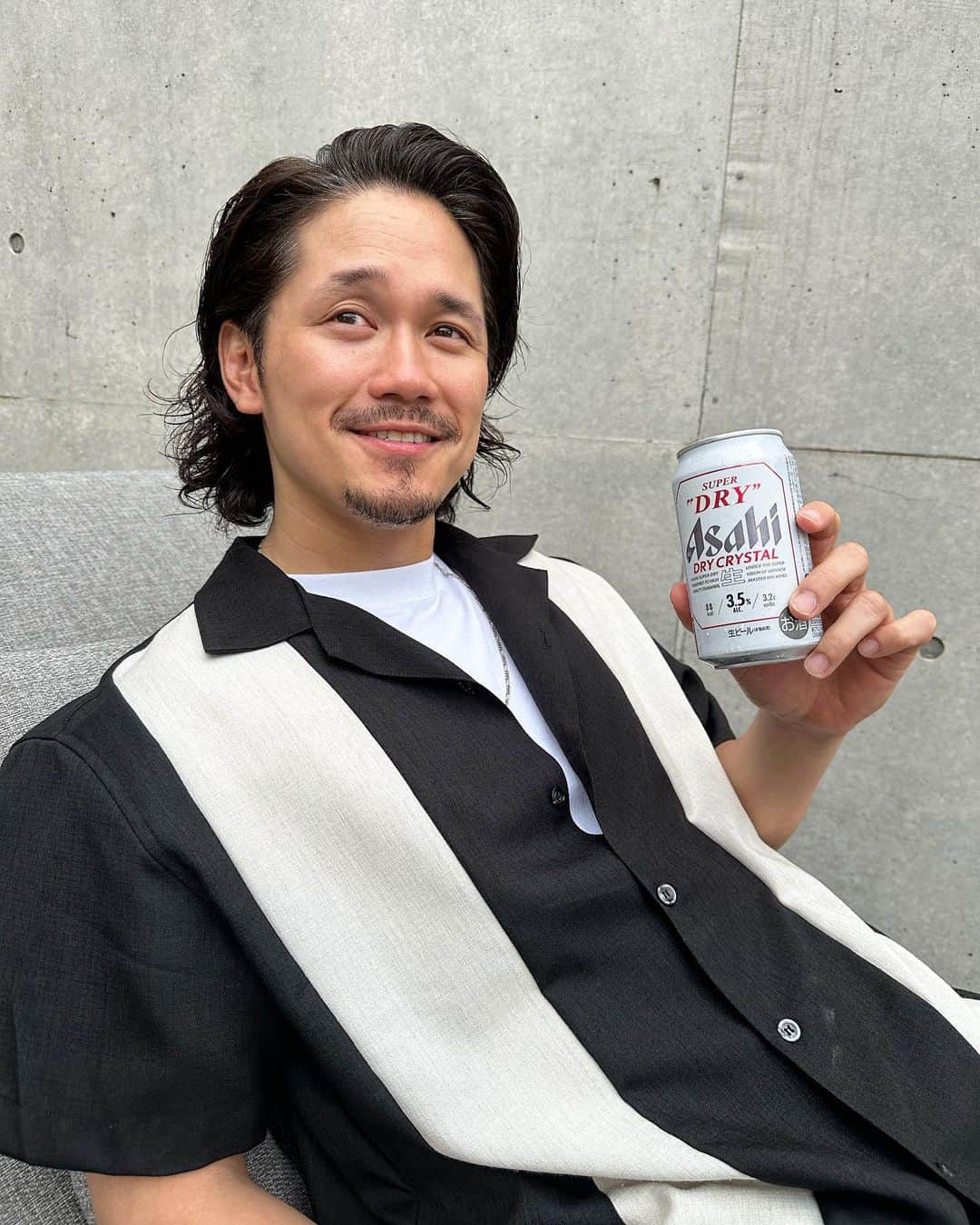 宮城大樹のインスタグラム：「アサヒビールさんからアルコール分3.5％の新しいビールが誕生するということで試飲会に行ってきました。  その名も 「アサヒスーパードライ ドライクリスタル」  担当者さんが商品説明の時に【生ビール】にこだわりました。  と教えて頂き、いざ飲んでみるとアルコール分3.5％とは思えない本格的なビールで、飲みやすく美味しかったです。  そして、【ライフスタイル】をコンセプトに商品開発をしたともおっしゃっていてまさにマッチした飲み物。  アルコール分3.5％だから、サウナ後の喉の潤しや、趣味などの時間をより楽しみたいときにマッチしそうだと思いました。  10月11日発売なので皆さんもぜひ飲んでみてください。  @asahibeer_jp  #PR #アサヒスーパードライ_ドライクリスタル　 #スーパードライ　 #アサヒビール　 #サ活」