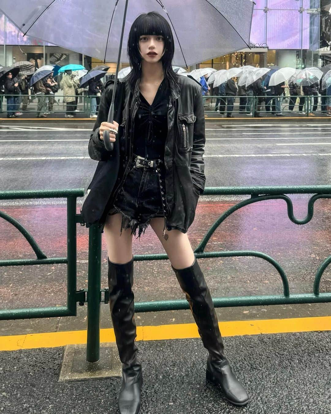 櫻子さんのインスタグラム写真 - (櫻子Instagram)「雨きらい。けど家の中から雨見るのはスキ。」10月11日 17時07分 - rako_bear_