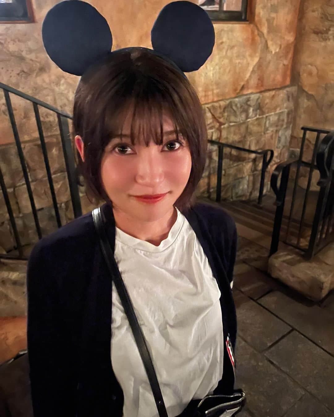 かおるやまのインスタグラム：「🐶と🐭  #被り物 #ディズニー #ディズニーシー」