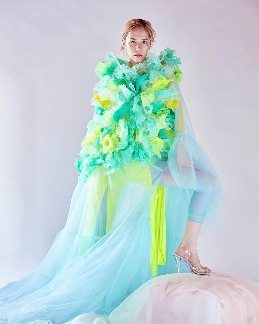 ARAKI SHIROさんのインスタグラム写真 - (ARAKI SHIROInstagram)「-green creature costume for @mayu_no_naka  session with  ph @yutamatsukizono  h&m @kana__k  costume&styled by me  #ARAKISHIRO #upnextdesigner  #emergingdesigner  #1granary  #dazedanddiscoverd #alwaysupportalent  #コスチュームデザイナー #衣装デザイナー #アラキシロウ」10月11日 17時12分 - arakishiro