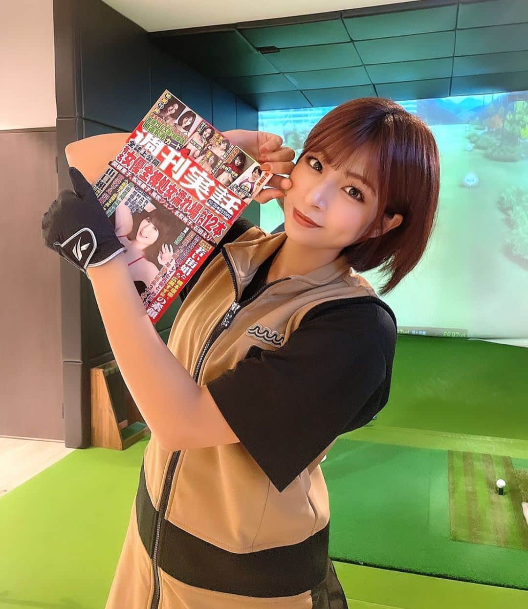 のインスタグラム：「【お知らせ📢】  明日10/12発売の #週刊実話 📖から ＼目指せグラビアンゴルファーNo.1／  桜りんちゃんと藤井マリーふたりでの 新連載がスタートします⛳️🤍👏🏻  コツコツゴルフ練習をはじめたのはこの連載の為でした〜！ まだまだ始めて２カ月のひよっこではございますが 毎週誌面で私たちの成長をチェックしていてください🫶🏻  雑誌に付いてるアンケートが連載にはとても重要です！  沢山のご感想をお待ちしています⭐️  #ゴルフ #ゴルフ女子 #ゴルフ練習  #藤井マリー #レースクイーン #グラビア」
