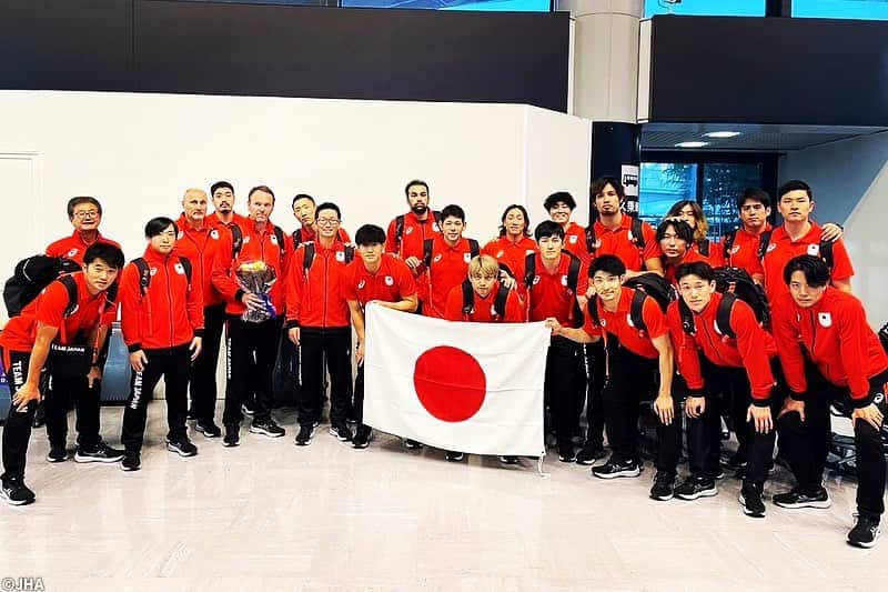 吉野樹のインスタグラム：「. Asian Games 4位  メインラウンド vs China🇨🇳 28-23 ○ vs Kazakhstan🇰🇿 48-20 ○ vs Qatar🇶🇦 29-32 ● 準決勝 vs Bahrain🇧🇭 28-30 ● 3位決定戦 vs Kuwait🇰🇼 30-31 ●  応援ありがとうございました🙇‍♂️🙇‍♂️ メダルまで1歩届きませんでした。 またすぐオリンピック予選が18日から始まります。 切り替えてリベンジできるように、また頑張ります。  #彗星JAPAN #handball #杭州アジア大会  #asiangames2023  #asiangames #がんばれニッポン  @teamjapanjoc  @jha_national」