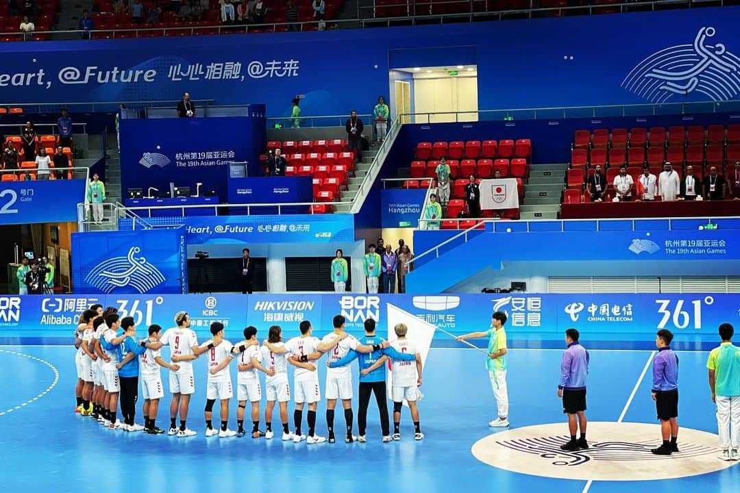 吉野樹さんのインスタグラム写真 - (吉野樹Instagram)「. Asian Games 4位  メインラウンド vs China🇨🇳 28-23 ○ vs Kazakhstan🇰🇿 48-20 ○ vs Qatar🇶🇦 29-32 ● 準決勝 vs Bahrain🇧🇭 28-30 ● 3位決定戦 vs Kuwait🇰🇼 30-31 ●  応援ありがとうございました🙇‍♂️🙇‍♂️ メダルまで1歩届きませんでした。 またすぐオリンピック予選が18日から始まります。 切り替えてリベンジできるように、また頑張ります。  #彗星JAPAN #handball #杭州アジア大会  #asiangames2023  #asiangames #がんばれニッポン  @teamjapanjoc  @jha_national」10月11日 17時19分 - tatsuki.yoshino23