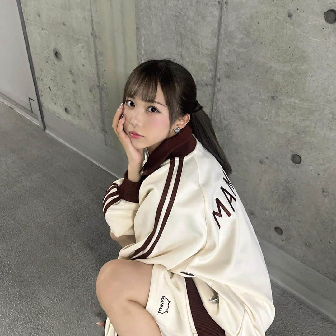 きりたんぽのインスタグラム：「長袖着れる季節になってうれちいな🍒」